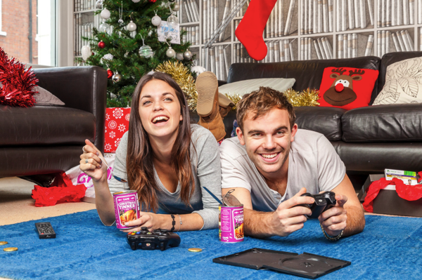 美味しいのかな？ゲーム機とクリスマスを過ごす人のためのディナー缶詰 - Christmas Tinner
